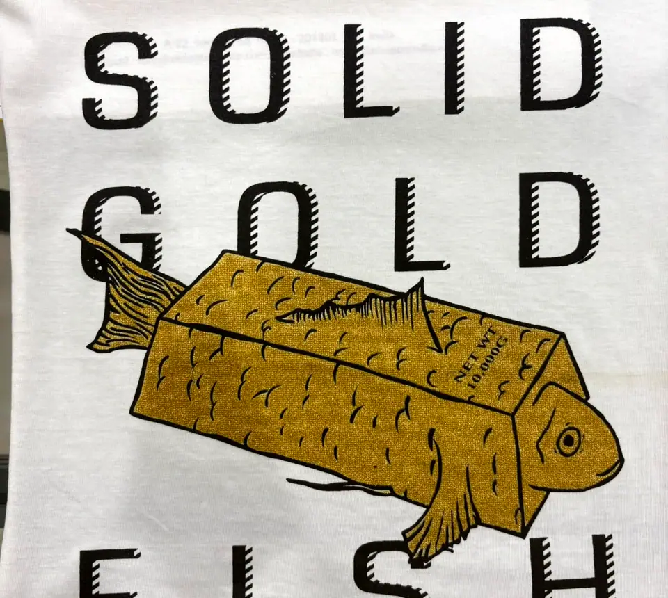 Graphic tee print combining flat and textured gold ink